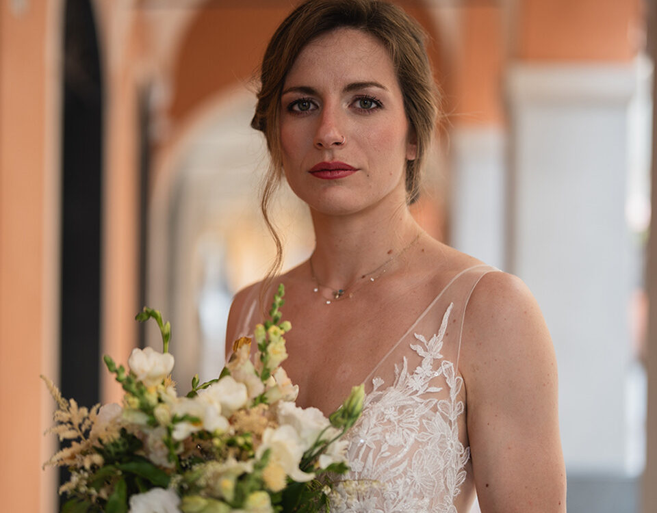 stile di acconciatura da sposa per il giorno del matrimonio