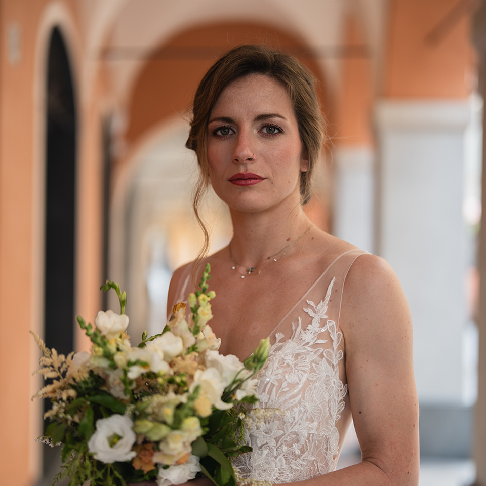 stile di acconciatura da sposa per il giorno del matrimonio