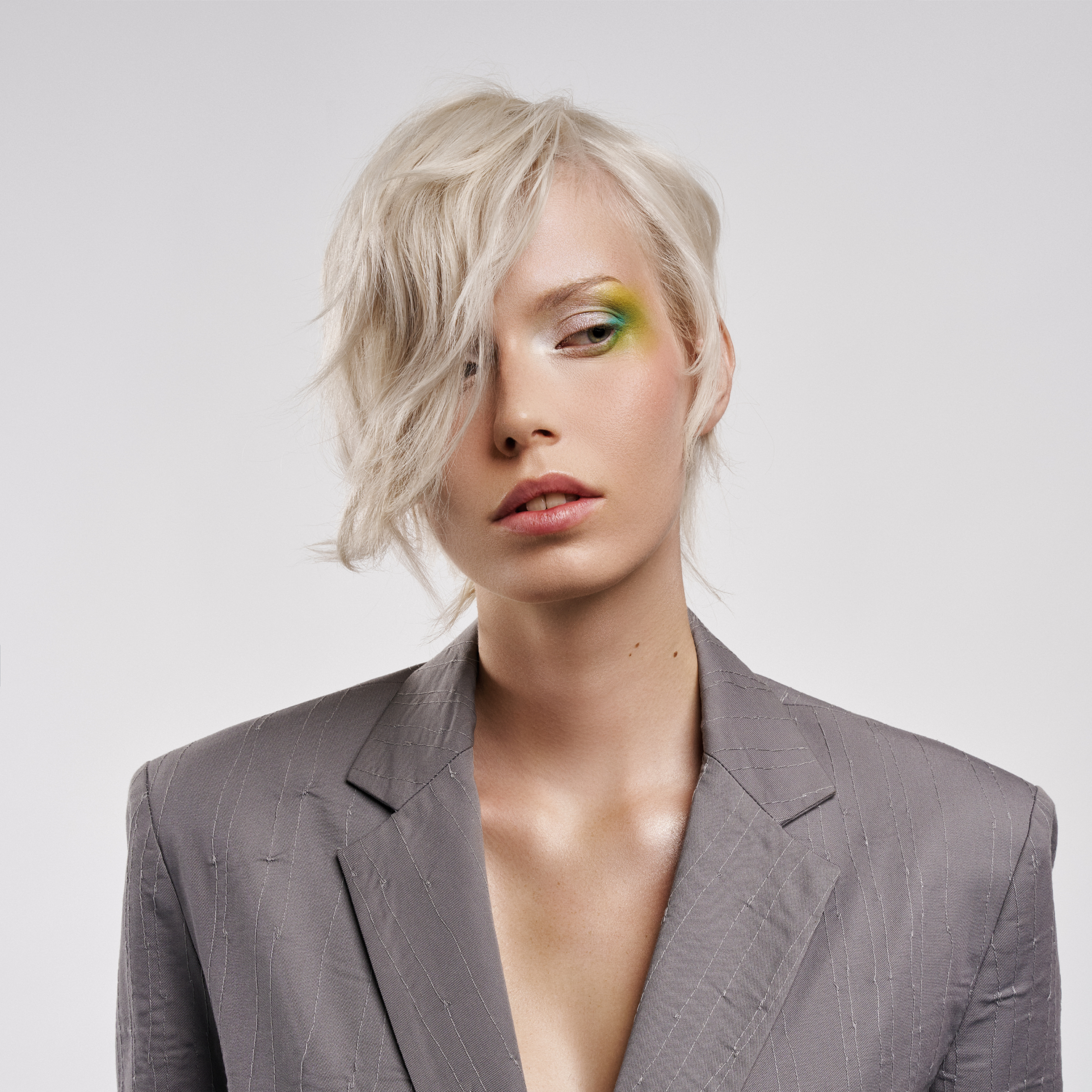 art-hair-studios-my-mystique-biondo-short-hair icona taglio mullet collezione My Mystique